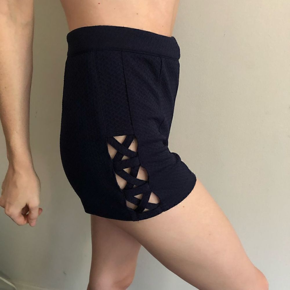 3/$20 High Waisted Crisscross Weave Cutout Shorts Navy Blue S F21